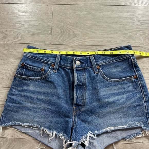 Levi’s 501 Cut Off Raw Hem Medium Wash Jean Shorts - Picture 8 of 10